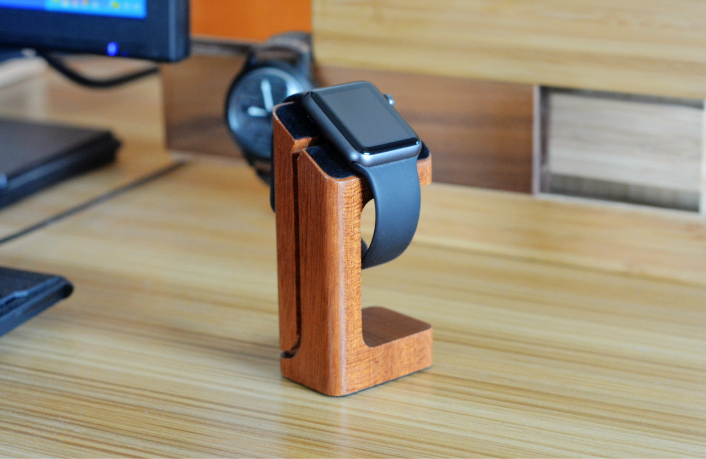 New Wooden Watch Stand Charging Base