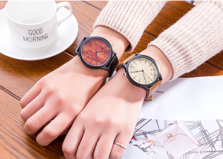 Wind wood pattern couple watch