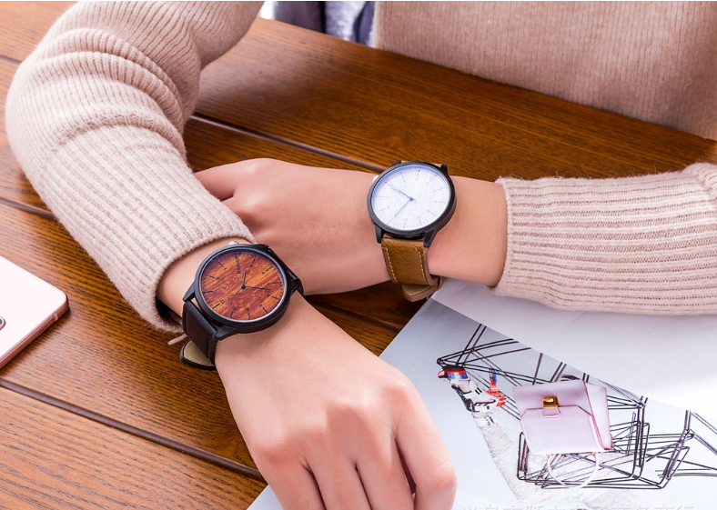 Wind wood pattern couple watch