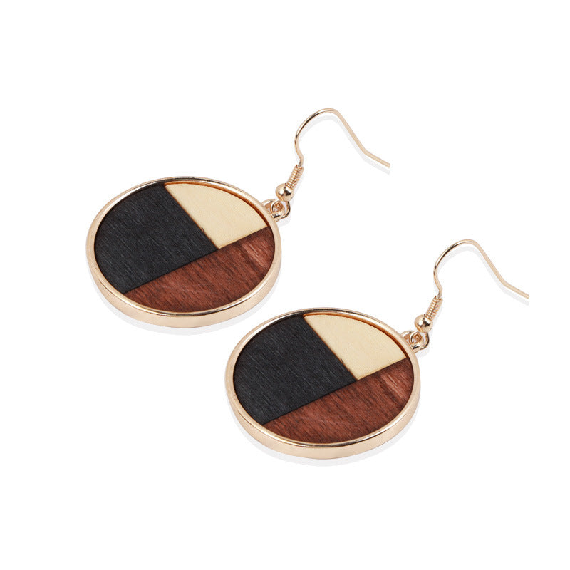 Geometric round wood contrast pendant