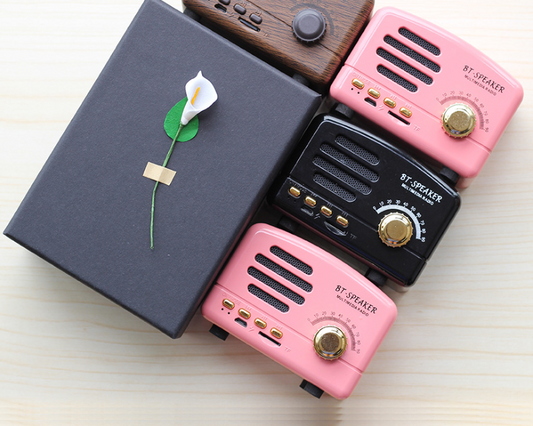 Vintage wood bluetooth speaker